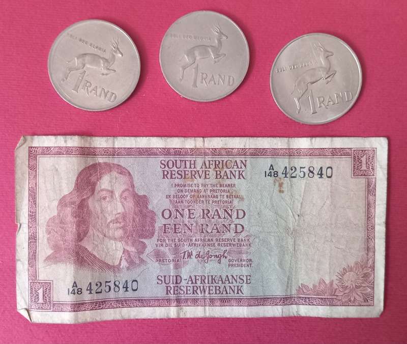 RSA 4X R1 NICKEL COINS AND 2X R1 NOTES
